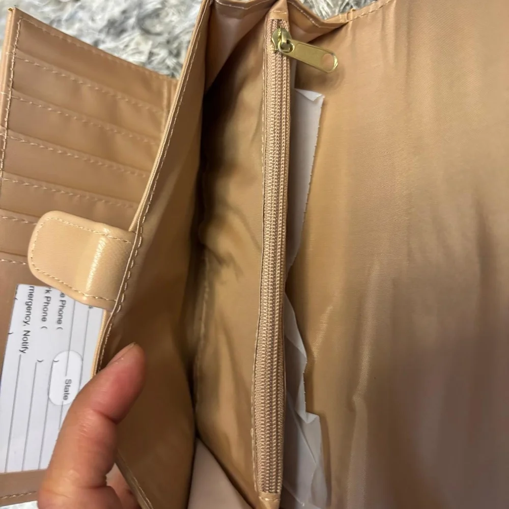 Time and Tru Woven Gold and Tan Wallet - Picture 4 of 4